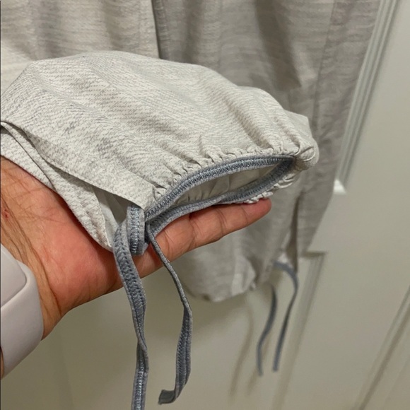 Lululemon beautiful lose yoga pants with the stretchy belt perfect condition - Picture 11 of 11